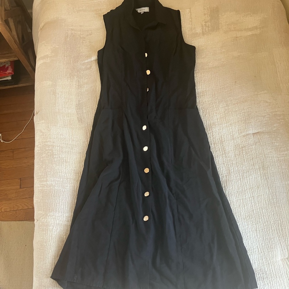 RIHOAS Black Sleeveless Midi Dress with Gold Buttons